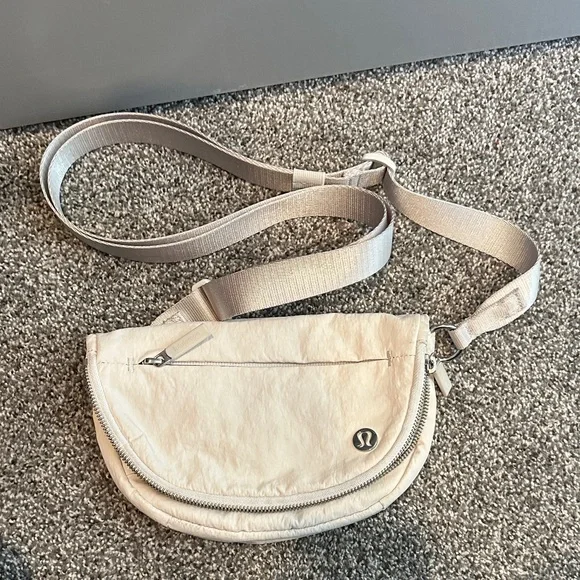 Lululemon All Night Festival Bag 2L - Picture 2 of 7